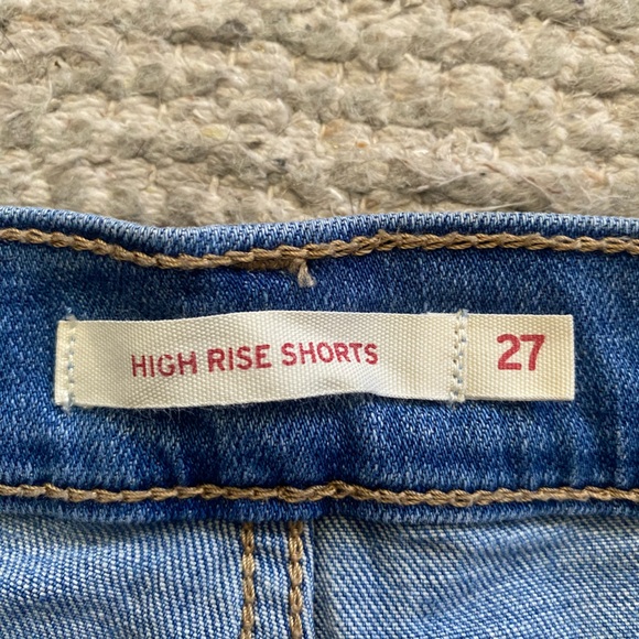Levi’s High Rise Denim Shorts - Picture 3 of 3